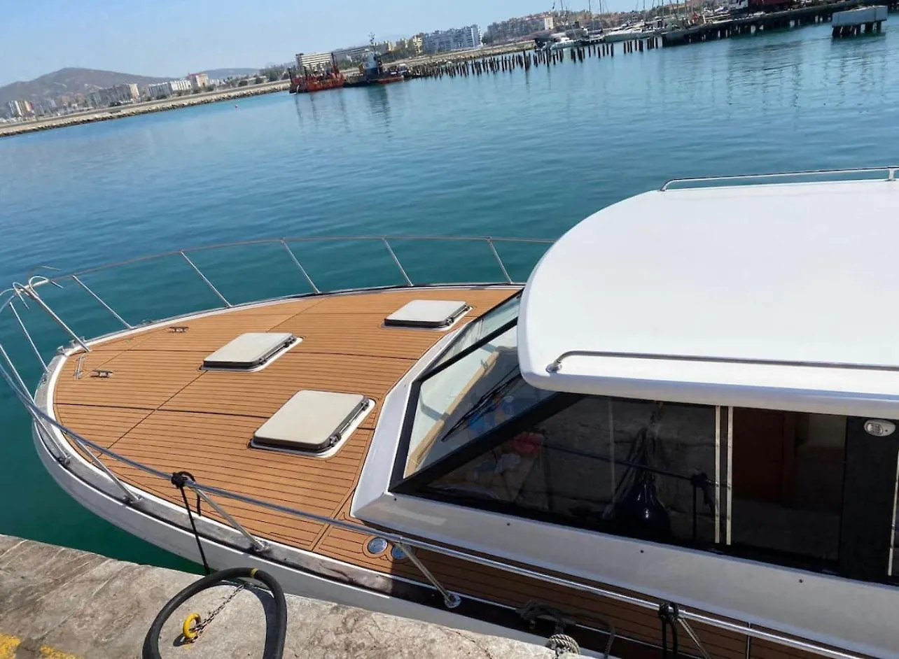 Barco Americano Sotogrande Torreguadiaro Spain