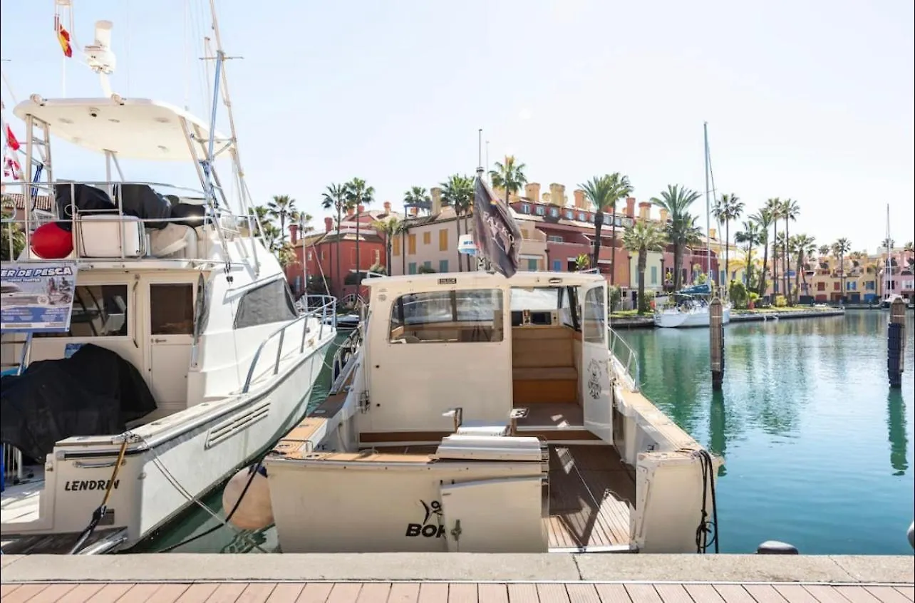 Barco Americano Sotogrande Torreguadiaro Spain